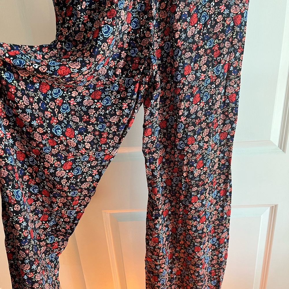 BCBGeneration floral pattern pants S. Never worn. 100% rayon